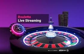 Antarmuka aplikasi mobile topcer 33 menampilkan meja blackjack dealer langsung dan menu navigasi